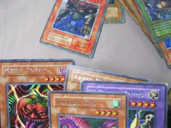 HUGE LOT OF OLD YU GI OH & RARES-VARIOUS DECKS (U) MIX LANGUAGE & COND - Image 4