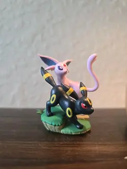 Umbreon And Espeon Prismatic Premium Figure And Pin Pokemon Collection - Image 2