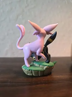 Umbreon And Espeon Prismatic Premium Figure And Pin Pokemon Collection - Image 3