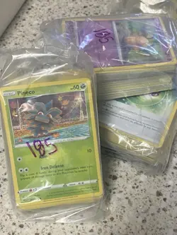 Vivid Voltage Bulk Lot 200+ Cards Pokemon - Image 1