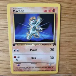1ST EDITION MACHOP 59/82 POKEMON CARD (TEAM ROCKET SET) - Image 1