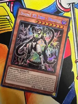 DoomZ XII Zero - Drastea - DOOD-EN008 - 1st Edition - Secret Rare - NM - Yugioh - Image 1