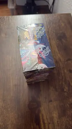Pokemon TCG - Sword and Shield Evolving Skies Booster Box - Factory Sealed - Image 2