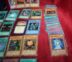 Yugioh VINTAGE Lot 140 Cards Commons/Rares English 2002-2006 w/ Deck Box - Image 4