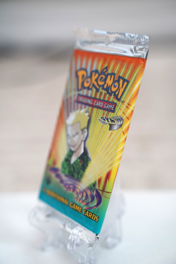 Pokemon TCG Gym Heroes 1st Edition Booster Pack LT Surge Art WOTC 1999 SEALED - Image 4