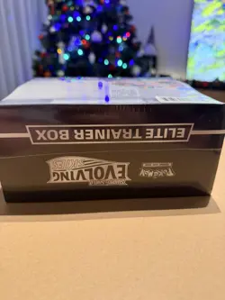 Evolving Skies Elite Trainer Box - SWSH ETB - Pokemon - minor tear (see pics) - Image 5