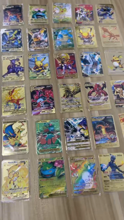 Gold Pokemon Cards Spanish Version: Pikachu 10.000 Points - Image 2