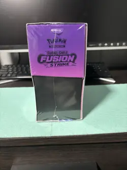 POKEMON TCG SWORD & SHIELD FUSION STRIKE ETB ELITE TRAINER BOX FACTORY SEALED - Image 2
