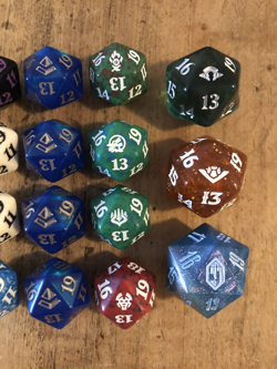 MTG: Lot of 23 Magic: the Gathering Spindown d20 Dice; Various Sets, All Listed - Image 3