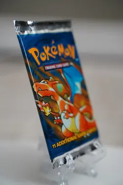 Pokemon TCG Base Set Unlimited Booster Pack Charizard Art WOTC Sealed - Image 4