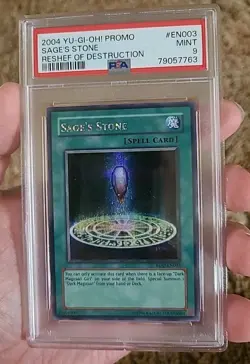 SAGES STONE - RESHEF OF DESTRUCTION - PROMO - PSA 9 MINT #EN003 YUGIOH - 2004 - Image 1