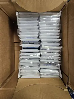 40 Packs ULTIMATE GUARD CLASSIC Resealable Standard Card Sleeves (100ct Pack) - Image 4