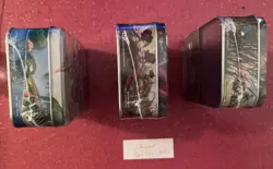 MTG Bloomburrow 3x Holiday Tins With 2 Promo Foils & 5x Play Boosters Per Tin - Image 5
