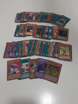 Konami Yu-Gi-Oh approximately 300 cards with play mats Lot 3 - Image 4