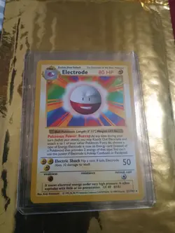 Pokemon TCG Electrode Card 21/102 Base Set Shadowless Rare - Image 1