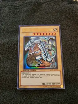 Yugioh! Blue-Eyes White Dragon Lc01-En004 Limited Ed Ultra Rare - Image 1