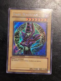 Yu-Gi-Oh! SECRET RARE HOLO CARD DARK MAGICIAN FL1-EN002 LP - Image 1