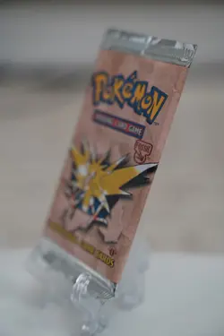Pokemon TCG 1999 1st Edition Fossil Booster Pack Zapdos Art WOTC Factory Sealed - Image 3