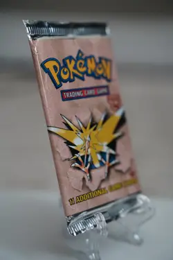 Pokemon TCG 1999 1st Edition Fossil Booster Pack Zapdos Art WOTC Factory Sealed - Image 4