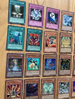 Yugioh 1st Edition/Limited Edition Card 1996 Lot of 30, mix of Holofoil and foil - Image 4