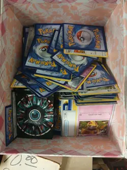 16 Pokemon Cards All Languages Mystery - Image 1