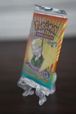 Pokemon TCG Gym Heroes Unlimited Booster Pack Lt Surge WOTC 1999 SEALED - Image 3