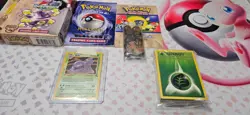 Wizards of the Coast 1999 Pokemon Fossil Bodyguard Theme deck open/complete - Image 1
