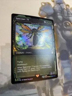 Specimen 73 - Hornet Queen (Showcase FOIL) - Universes Beyond: Fallout (PIP) NM - Image 3