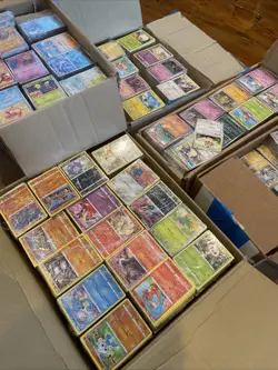 1000 Pokemon Cards Joblot Bulk Collection Includes Holo/Rev holo & 3 ULTRA/V/GX - Image 1