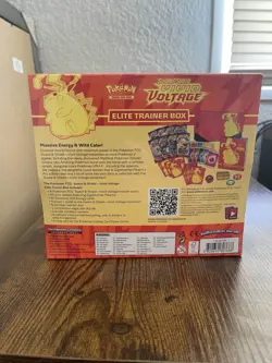 Pokemon TCG: Sword & Shield-Vivid Voltage Elite Trainer Box (133 Cards) 820650807688 - Image 2