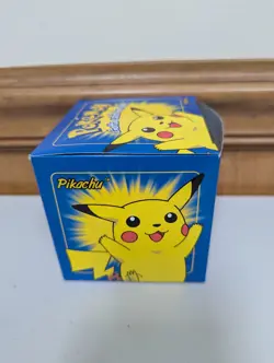 Pokemon Card Pikachu 23K Gold Plated 1999 Burger King in Box With Ball. - Image 2
