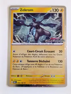 CARTE POKEMON EV04 HOLO ZEKROM 066/182 PROMO STAMP EXCLU SPECIALE INTERMARCHE FR - Image 1
