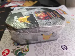Pokemon - 25th Anniversary Celebrations Tin Lance's Charizard V SEALED 820650809880 - Image 3