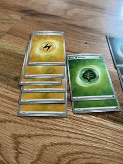 Pokemon: Prismatic Evolutions BULK LOT of 550 CARDS PLUS POKEBALL, HOLO ENERGIES - Image 2