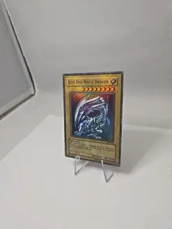 YUGIOH - BLUE-EYES WHITE DRAGON - SDK-001 - UNLIMITED - HOLO BLEED - MISPRINT - Image 5
