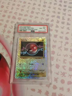 2002 Pokemon Voltorb Rev.Foil Legendary Collection PSA 8 - Image 3