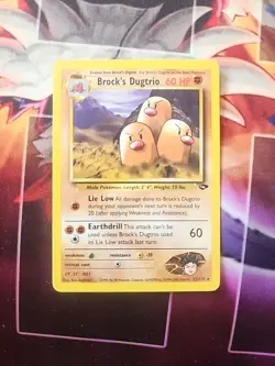 Brock's Dugtrio 22/132 Rare Pokemon 2000 Gym Challenge LP - Image 1