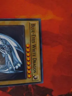 2020 Yu-Gi-Oh! Card Blue Eyes White Dragon (DK2-ENK0) - Image 3