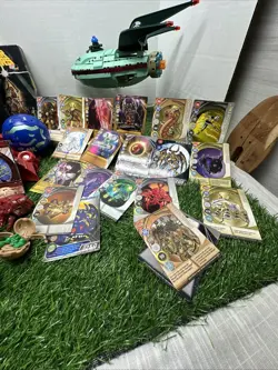 Bakugan - Large Lot! (20+ figures,40 Cards arena, and carrying case - Image 3
