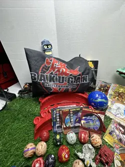 Bakugan - Large Lot! (20+ figures,40 Cards arena, and carrying case - Image 4
