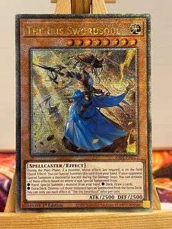 Die Iris-Schwertseele RA01-EN023 Quarter Century Secret Rare Englisch NM YUGIOH - Image 1