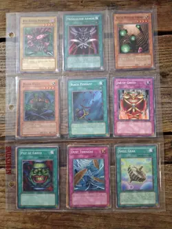 Old Yugioh Cards - Lot A - Image 1