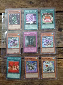 Old Yugioh Cards - Lot X - Image 1
