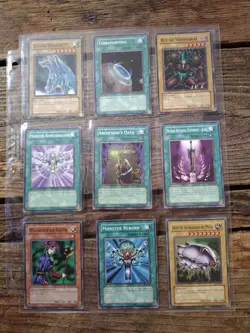 Old Yugioh Cards - Lot W - Image 1