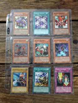 Old Yugioh Cards - Lot V - Image 1