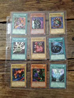 Old Yugioh Cards - Lot L - Image 1