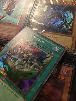 Yu-Gi-Oh! TCG - Toon World MRL-076 - 1st Edition Super Rare - Holo Wavy Print - Image 2