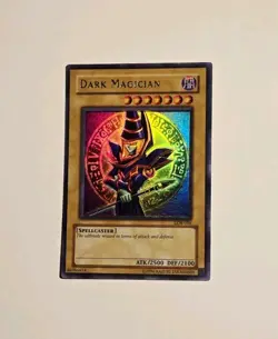 Yugioh Dark Magician LOB-005 Ultra Rare Vintage Foil Shift LP - Image 1
