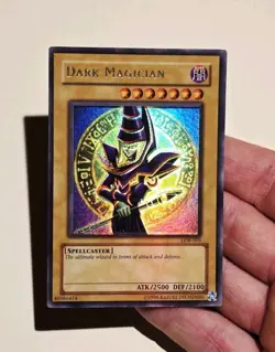 Yugioh Dark Magician LOB-005 Ultra Rare Vintage Foil Shift LP - Image 3
