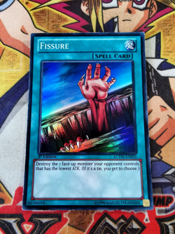 Fissure lcyw-en055 1st Edition (MP) Super Rare Yu-Gi-Oh! - Image 1